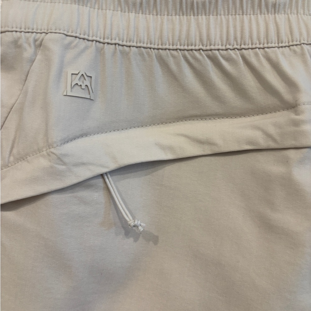 Avalanche Women's Shorts. Size M - Picture 5 of 8